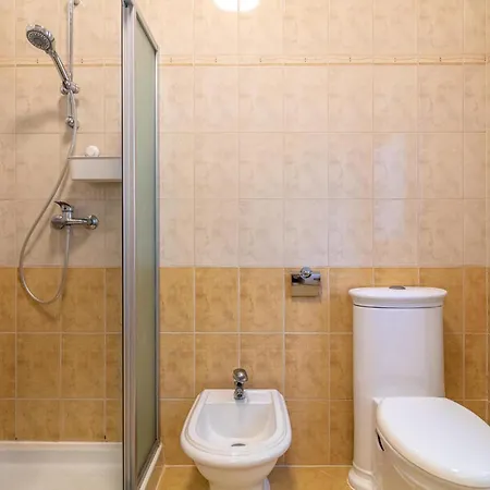 Holiday home 4 Bedroom Cozy In Cabrunici