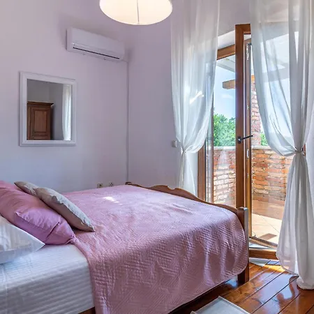 4 Bedroom Cozy In Holiday home Cabrunici