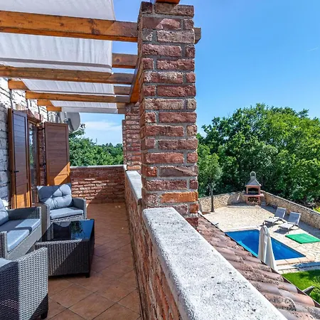 4 Bedroom Cozy In Holiday home *