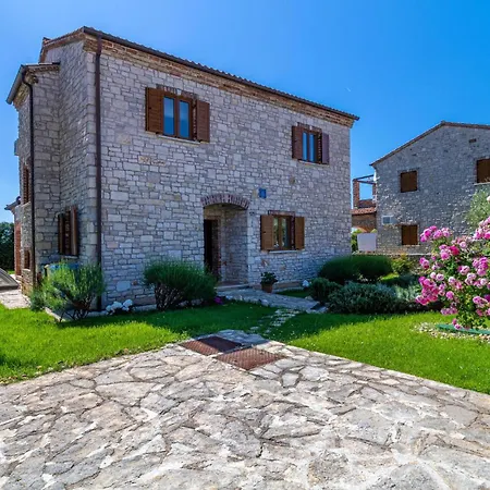 Holiday home 4 Bedroom Cozy In