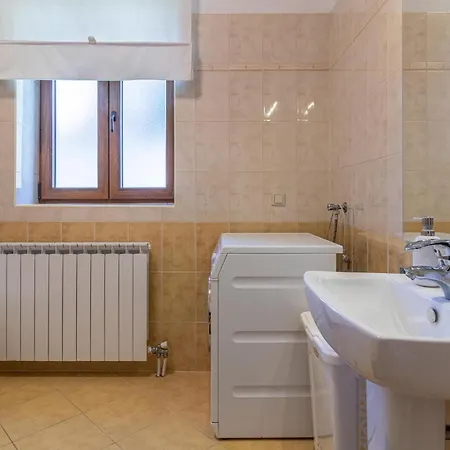 4 Bedroom Cozy In Semesterbostad