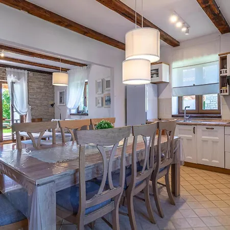 4 Bedroom Cozy In Cabrunici