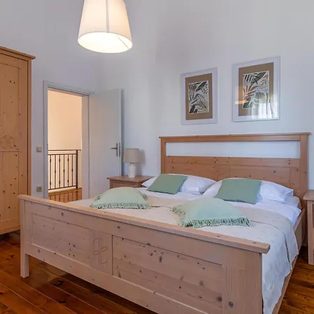 Semesterbostad 4 Bedroom Cozy In Cabrunici