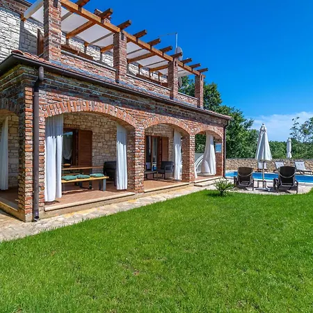 4 Bedroom Cozy In 度假居 Cabrunici