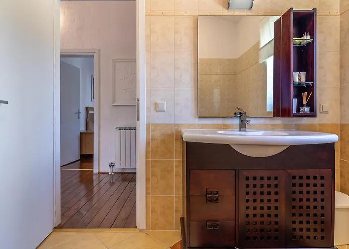 4 Bedroom Cozy In 度假居 Cabrunici