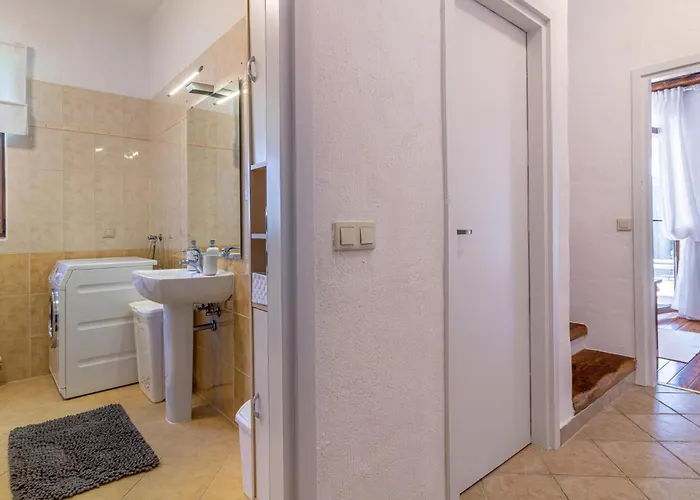4 Bedroom Cozy In