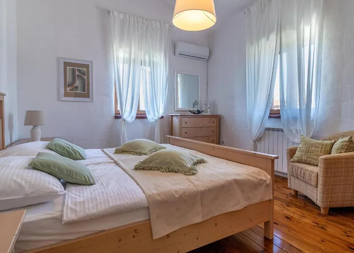 4 Bedroom Cozy In 度假居