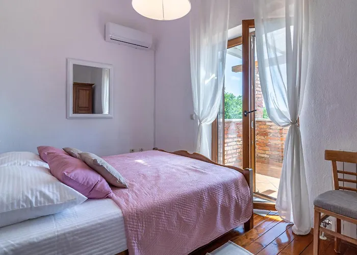 4 Bedroom Cozy In 度假居 Cabrunici