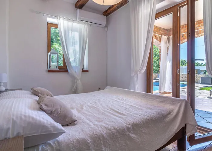 4 Bedroom Cozy In * Cabrunici