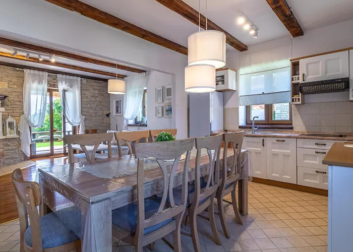 4 Bedroom Cozy In Cabrunici