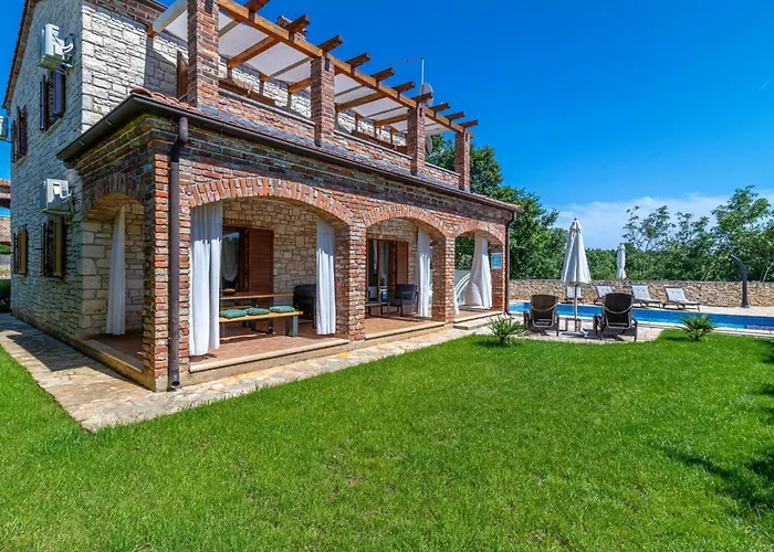 4 Bedroom Cozy In 度假居 Cabrunici
